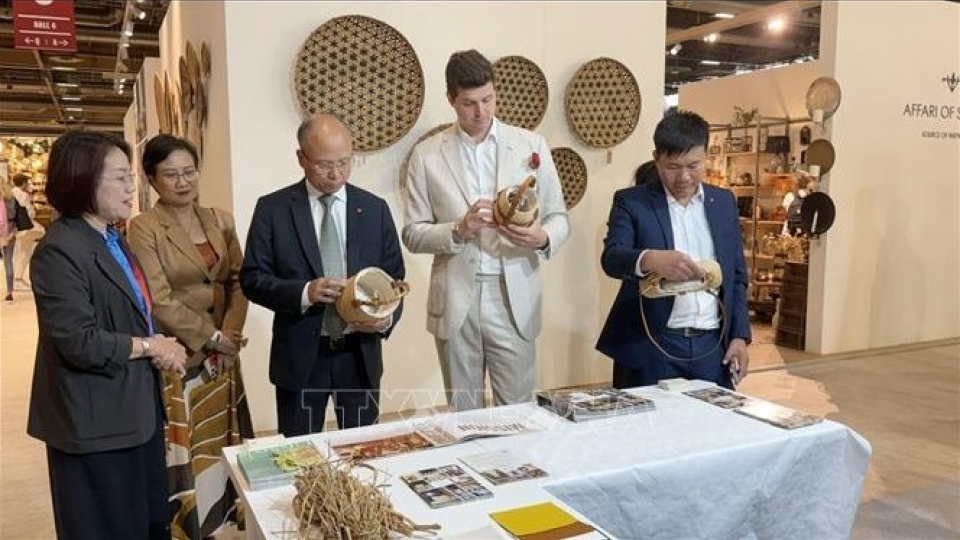 Vietnam Pavilion makes strong debut at interior and handicraft fair in Paris